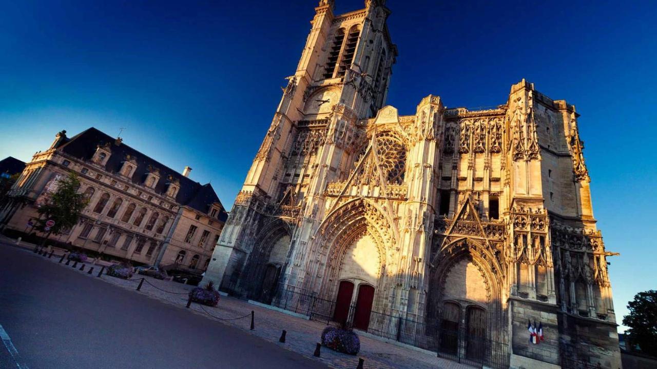 Le Chat De La Cathedrale - Calme - Jardin - Wifi Troyes Dış mekan fotoğraf